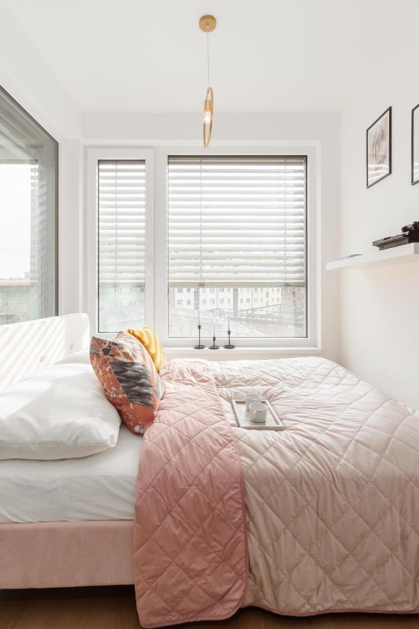 Apartment Days - Stylish W Balcony - Trendy Neighborhood *
