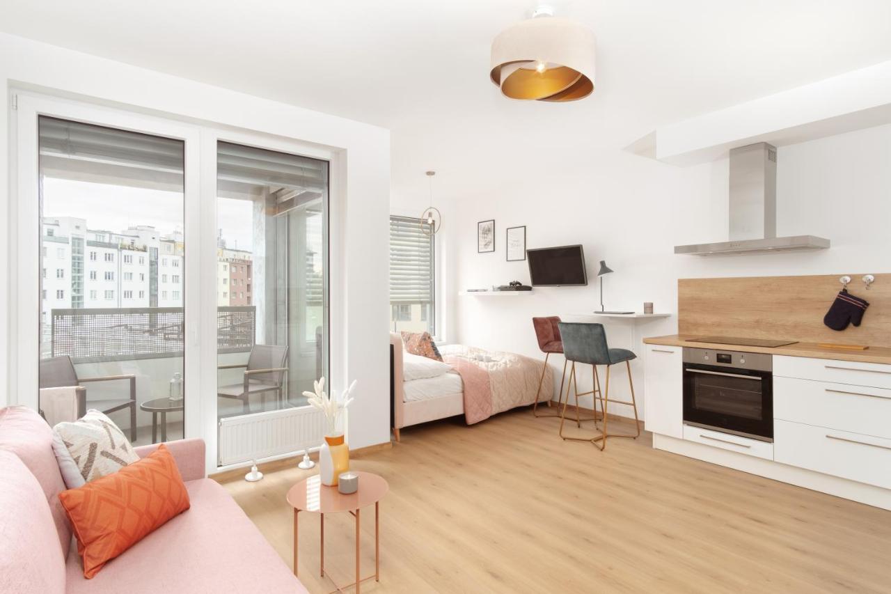 Days - Stylish W Balcony - Trendy Neighborhood Apartment