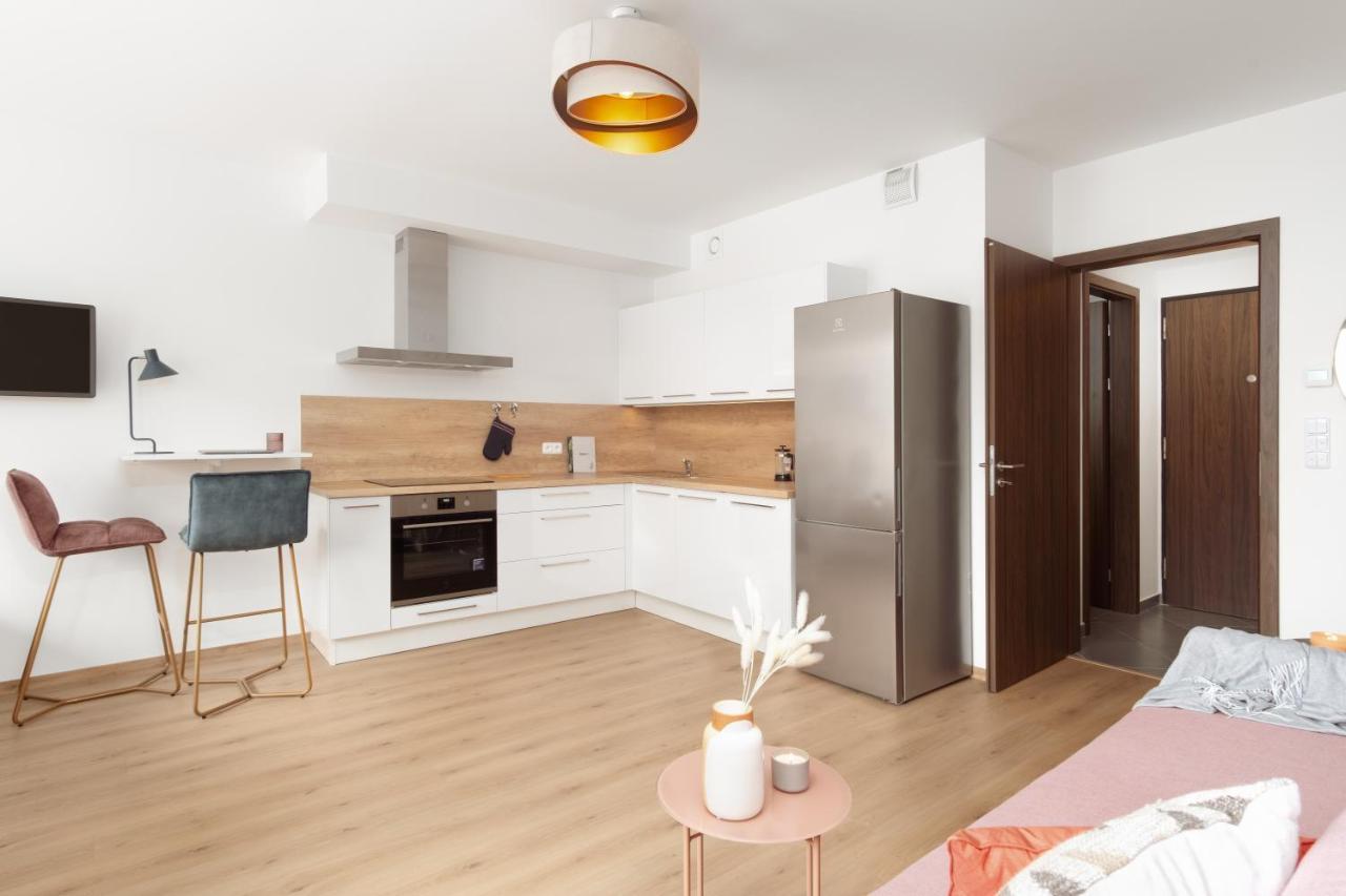 Apartment Days - Stylish W Balcony - Trendy Neighborhood Prag