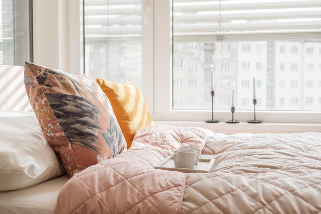Days - Stylish W Balcony - Trendy Neighborhood Apartment Prague