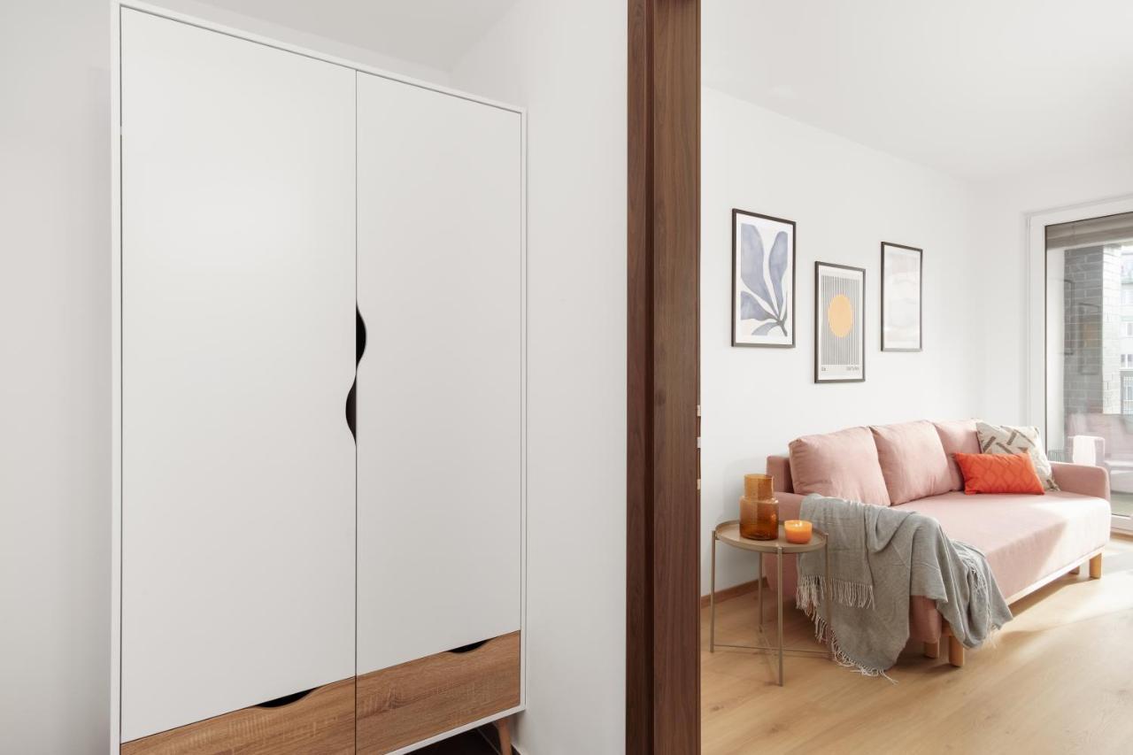 Days - Stylish W Balcony - Trendy Neighborhood Apartment *