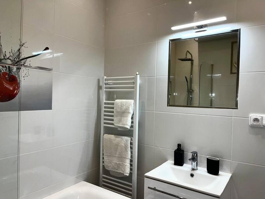 Modern Flat In Apartamento