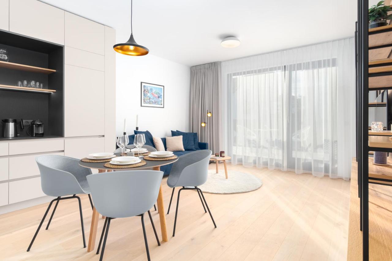 Days - Premium - Balcony