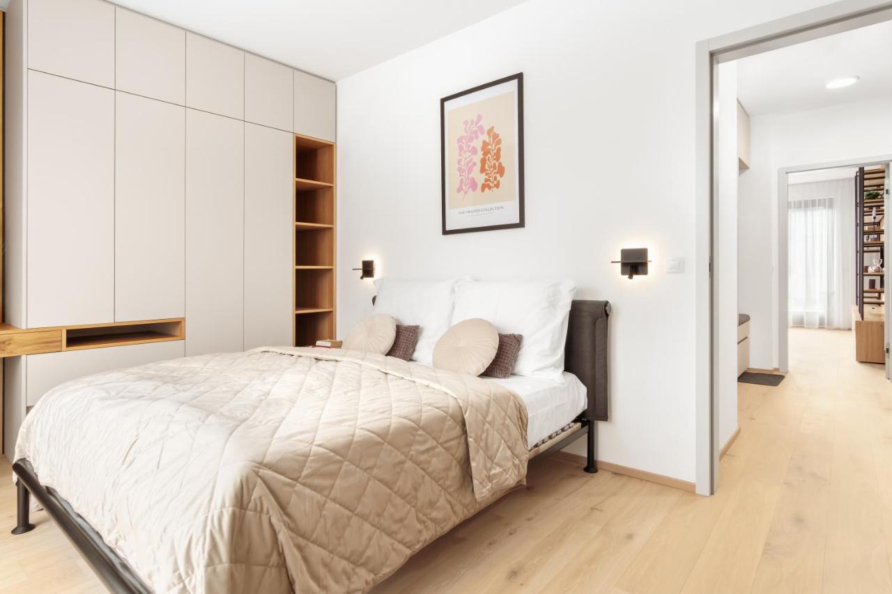 Days - Premium - Balcony Apartment Prague
