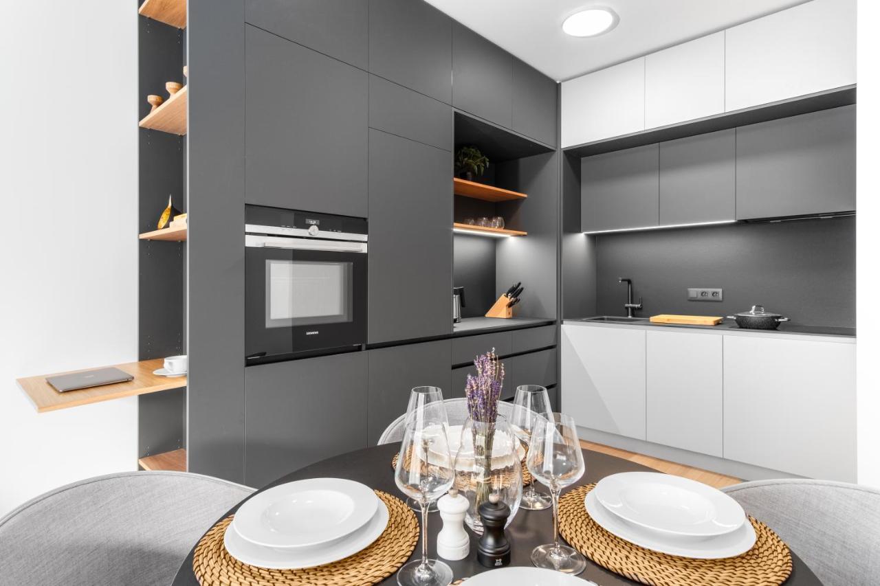 Days - Premium - Balcony Apartment *