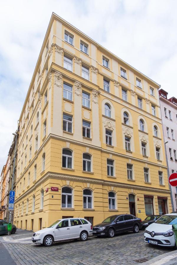 Days - Eclectic In Trendy Area Prague