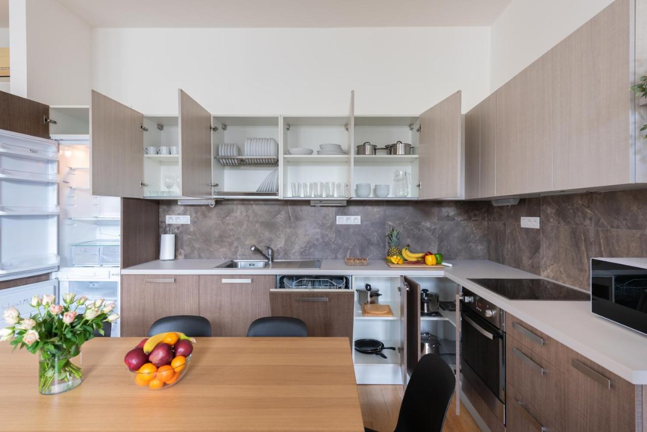 Spacious Near The River * Praga