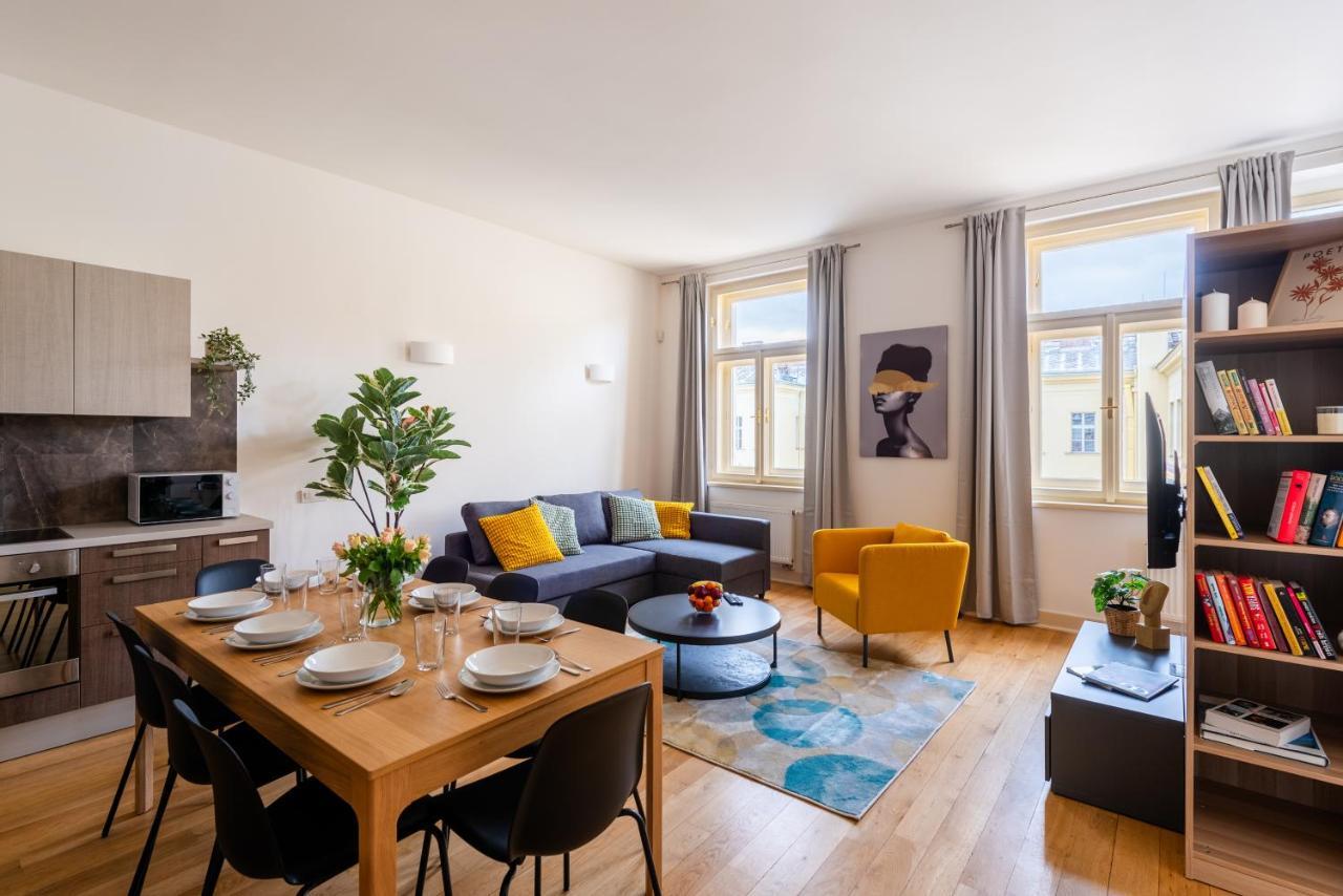 Spacious Near The River Praga