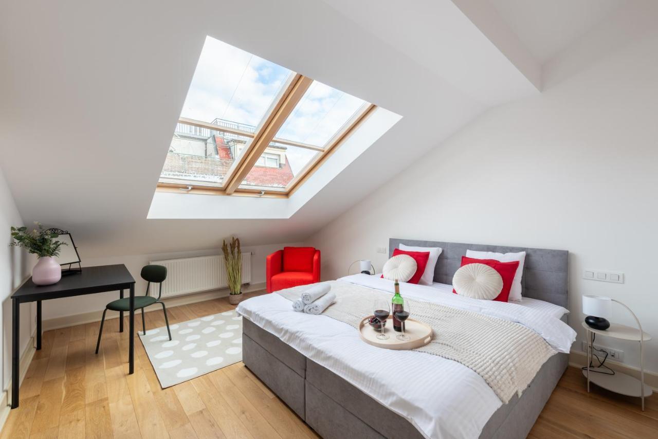 Daire Spacious Near The River Prag