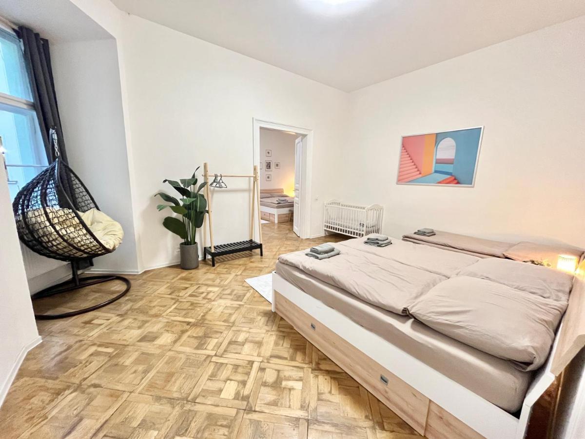 Spacious 2bdr With Free Parking In Wenceslas Square Praga