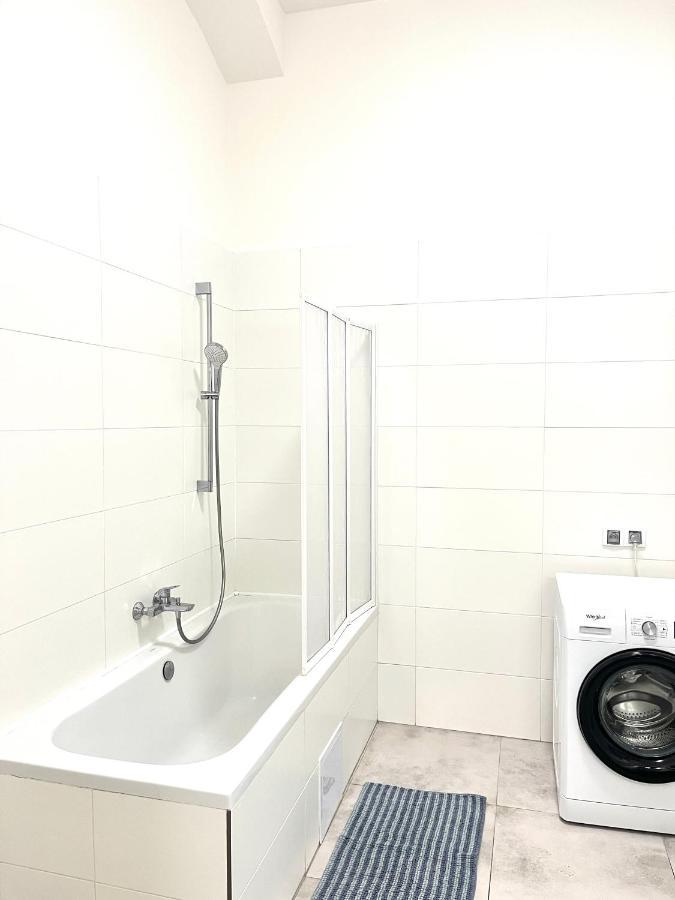 Spacious 2bdr With Free Parking In Wenceslas Square *