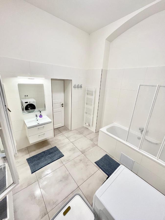 Spacious 2bdr With Free Parking In Wenceslas Square Apartamento Praga
