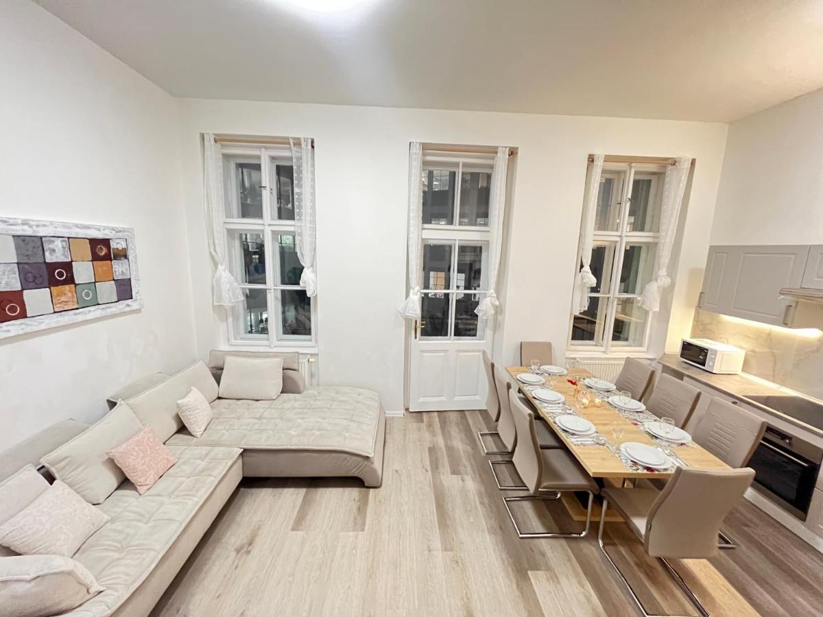 Spacious 2bdr With Free Parking In Wenceslas Square