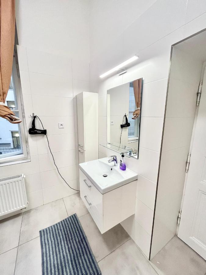 Apartamento Spacious 2bdr With Free Parking In Wenceslas Square Praga