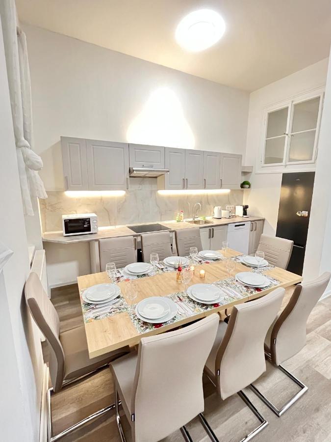 Spacious 2bdr With Free Parking In Wenceslas Square Praga