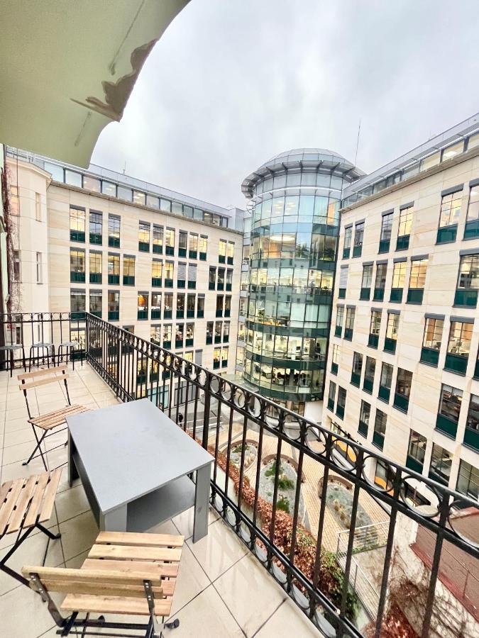 Spacious 2bdr With Free Parking In Wenceslas Square
