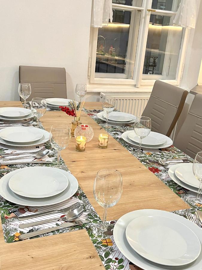 Spacious 2bdr With Free Parking In Wenceslas Square Apartamento