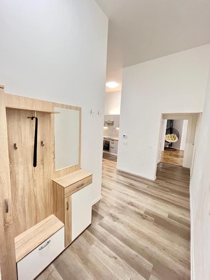 Spacious 2bdr With Free Parking In Wenceslas Square