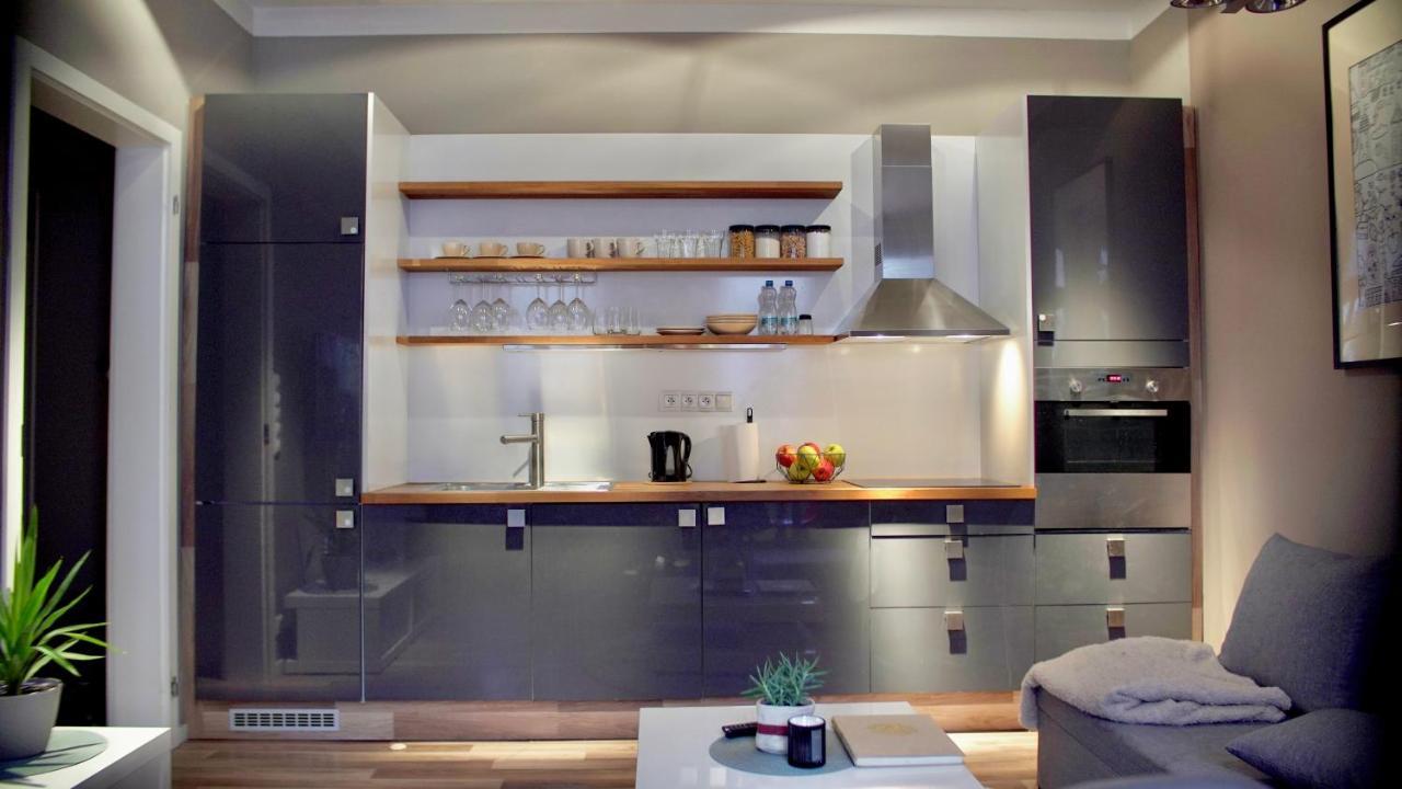 Luxury Beautiful Spacious In Perfect Location Apartment *