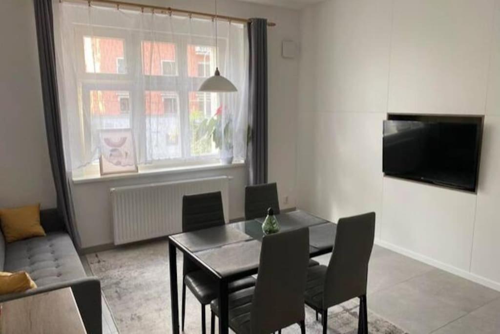 Spacious 2br 6min From Castle!