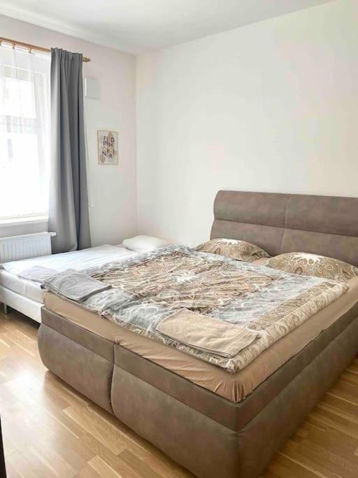 Apartment Spacious 2br 6min From Castle! Prague