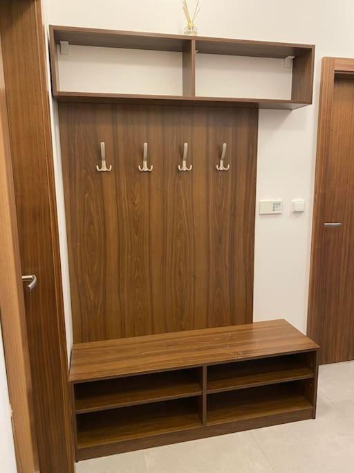 Spacious 2br 6min From Castle! *