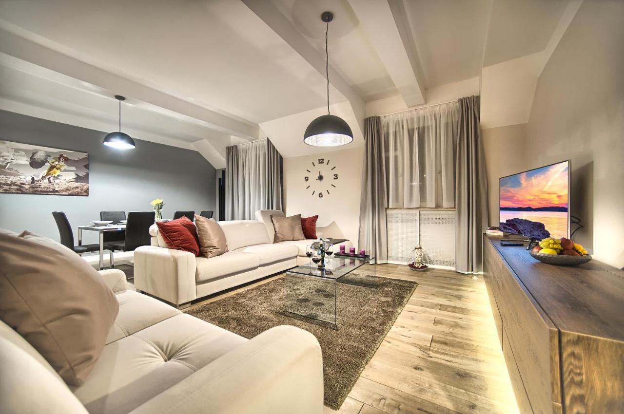 Appartement Exclusive 2 Bedroom Old Town - 2 Baths, Balcony And View - By