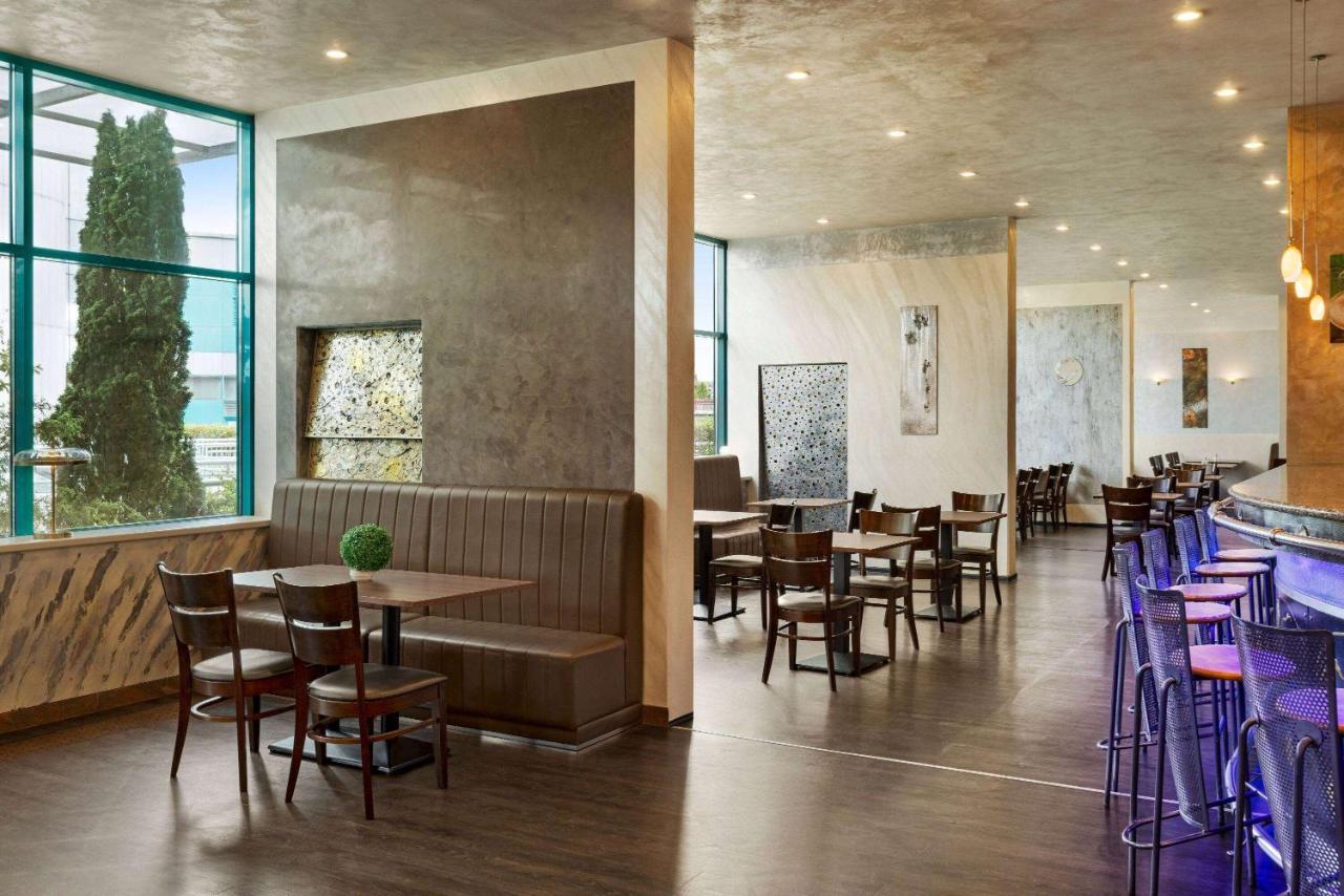 Otel Amedia Express Prague, Trademark Collection By Wyndham 3*