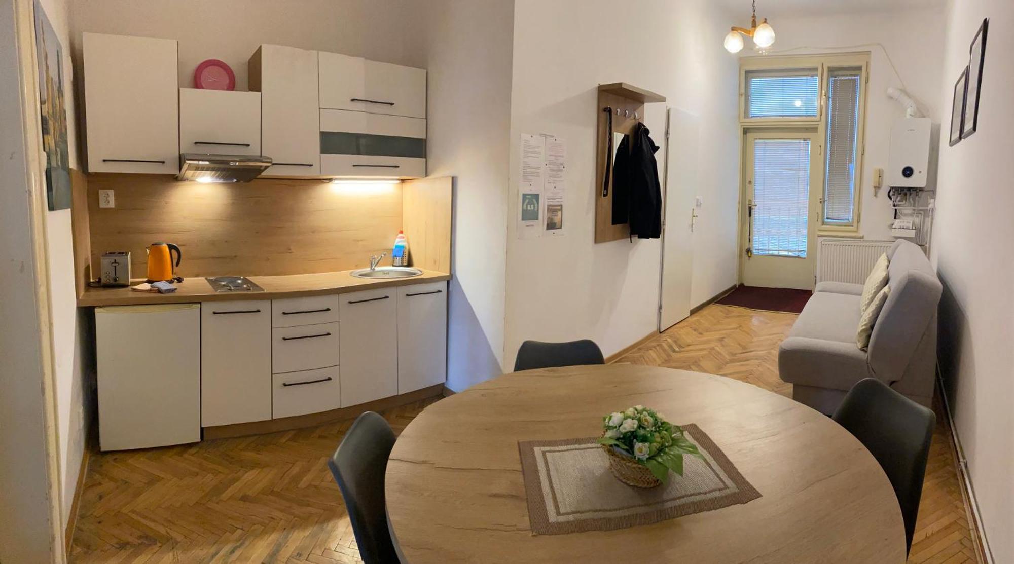 Kaiser Apartment *