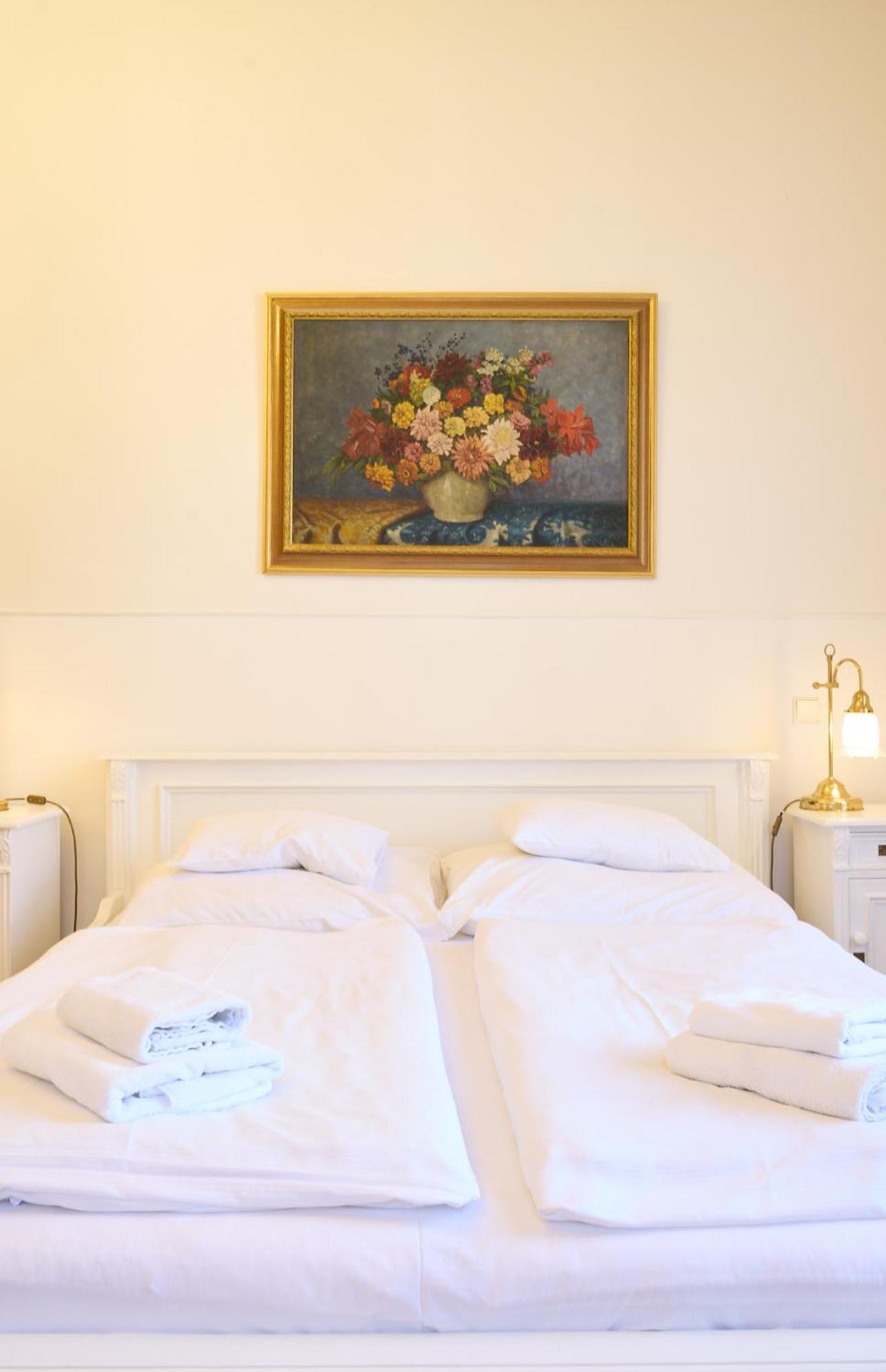 Hotel U Zlateho Jelena 4*