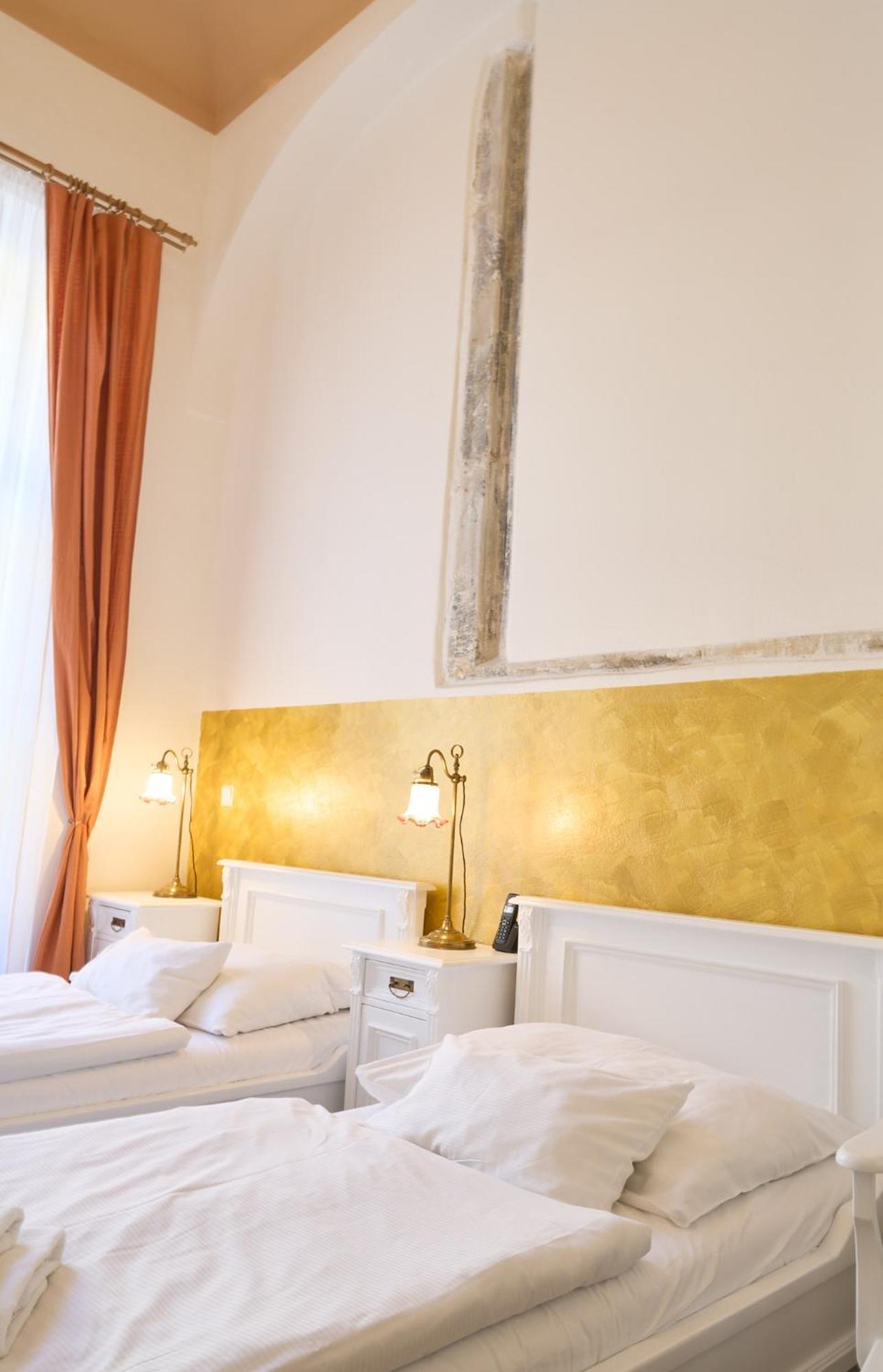 Hotel U Zlateho Jelena