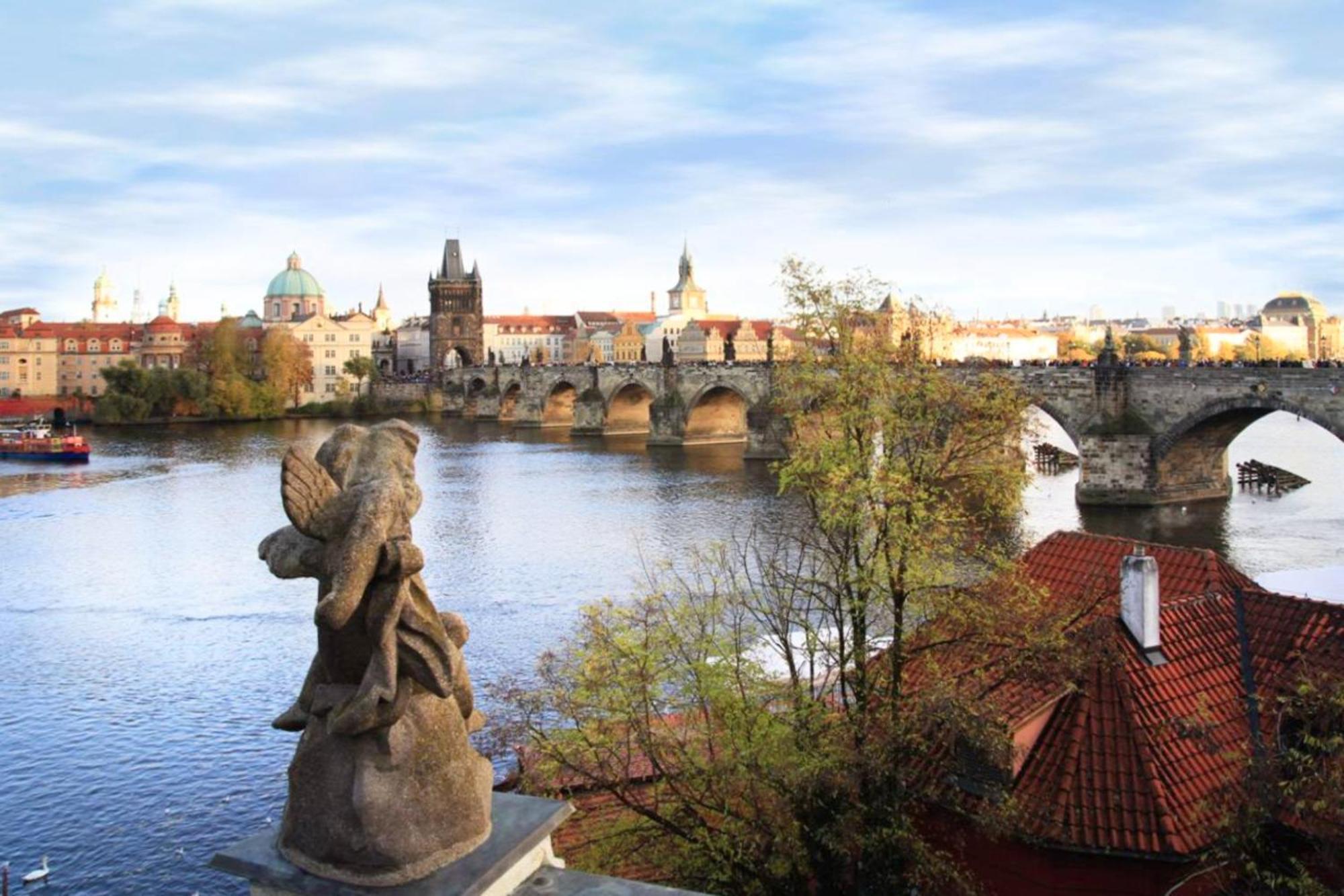 Daire Charles Bridge