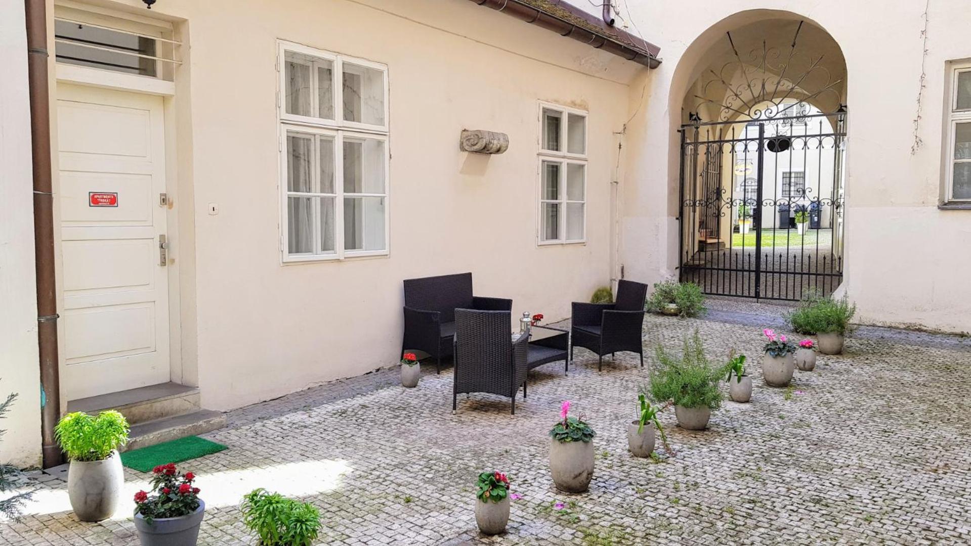 Tynska 7 Apartment *