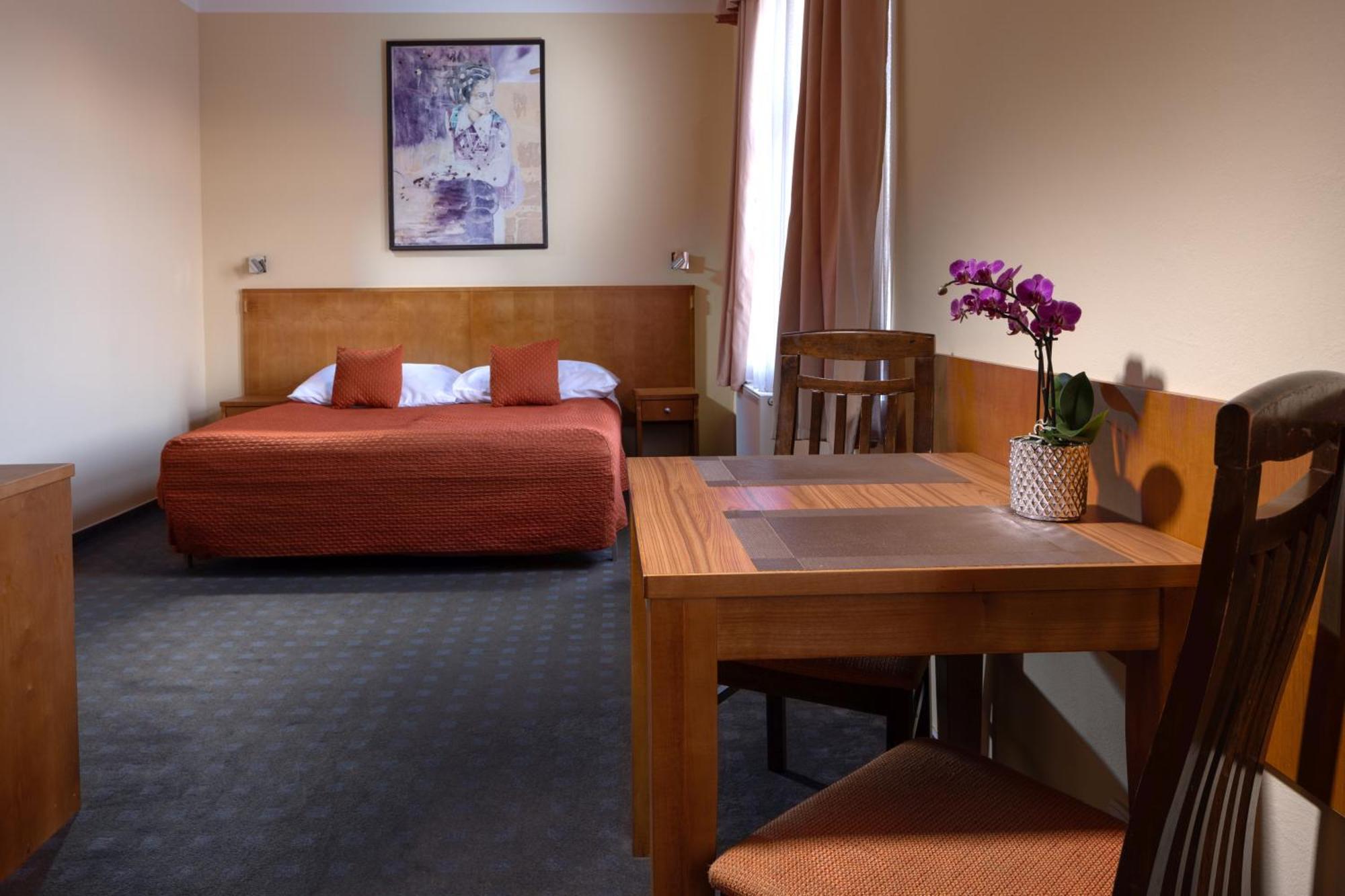 Anyday Aparthotel 3*