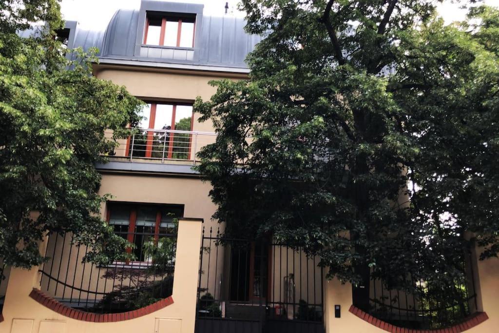 Huge Luxury Villa, 6 Beds And Baths, Terraces, Double Garage Villa *