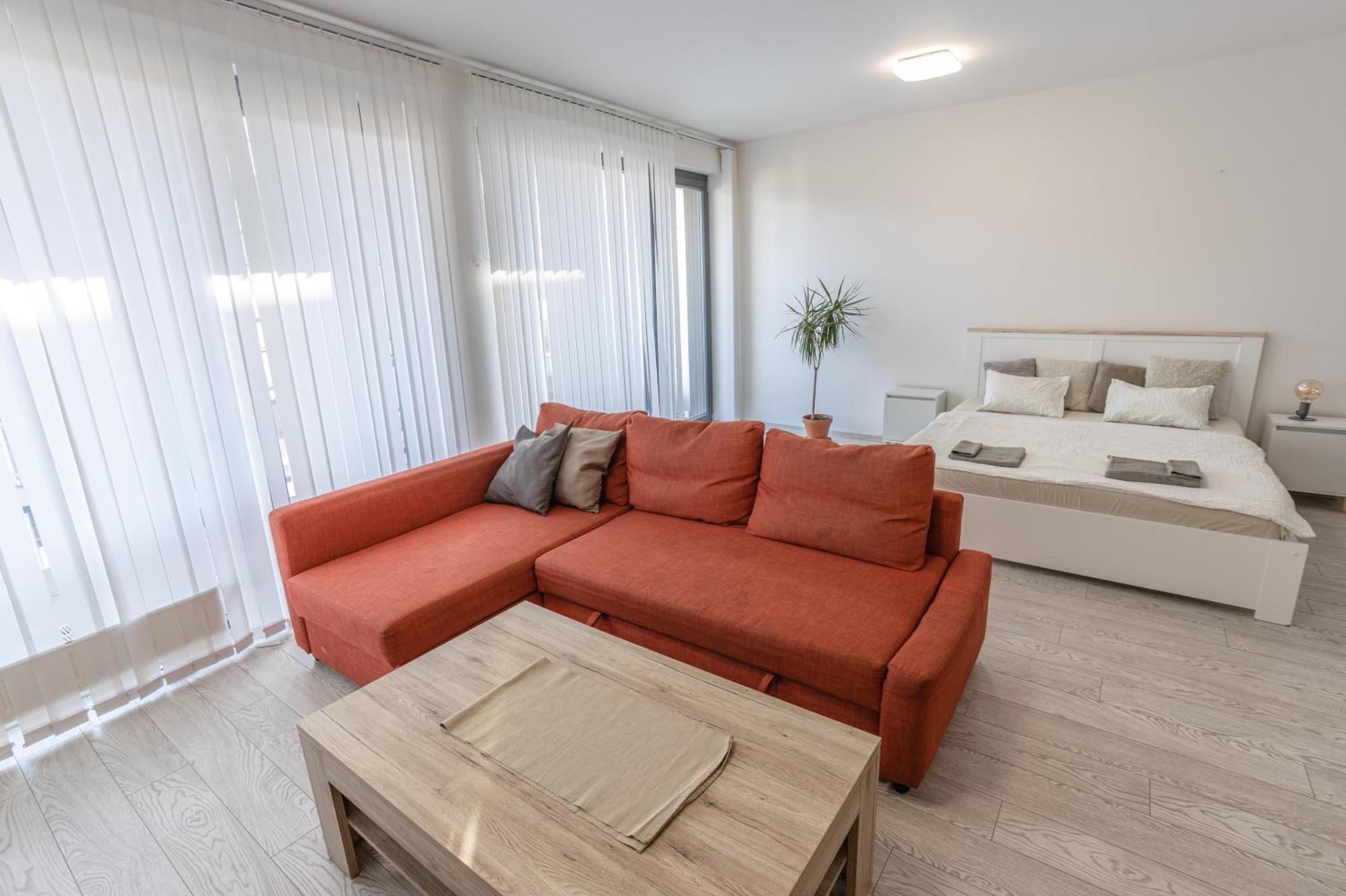 Daire Spacious Terrace With Free Private Parking *