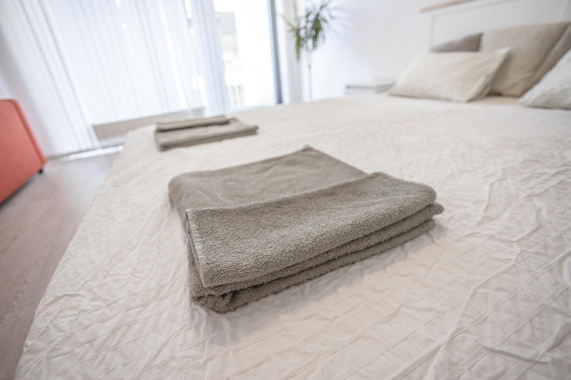 Spacious Terrace With Free Private Parking Daire *
