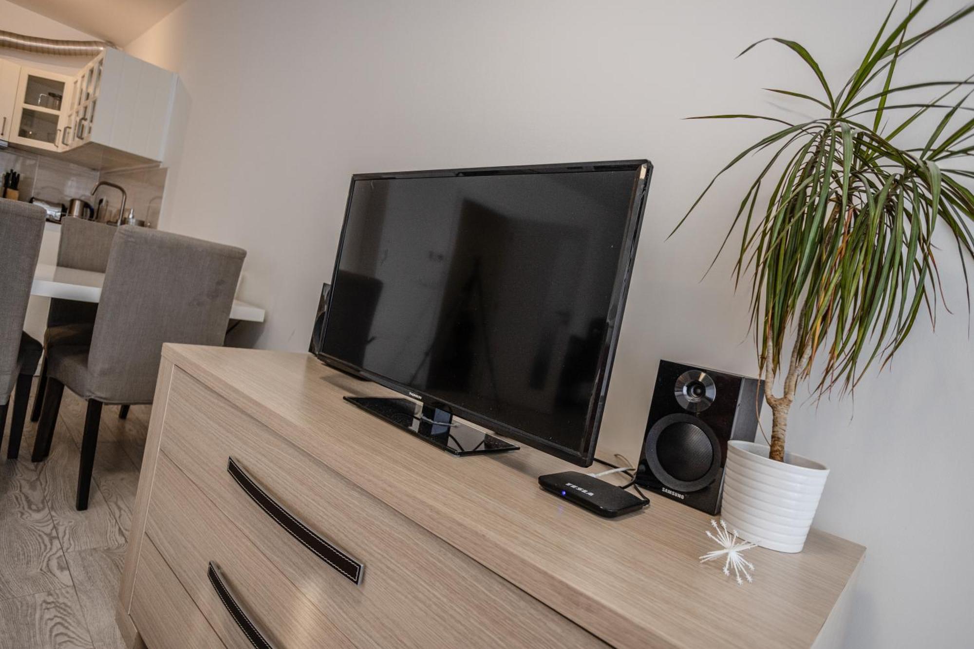 Spacious Terrace With Free Private Parking *