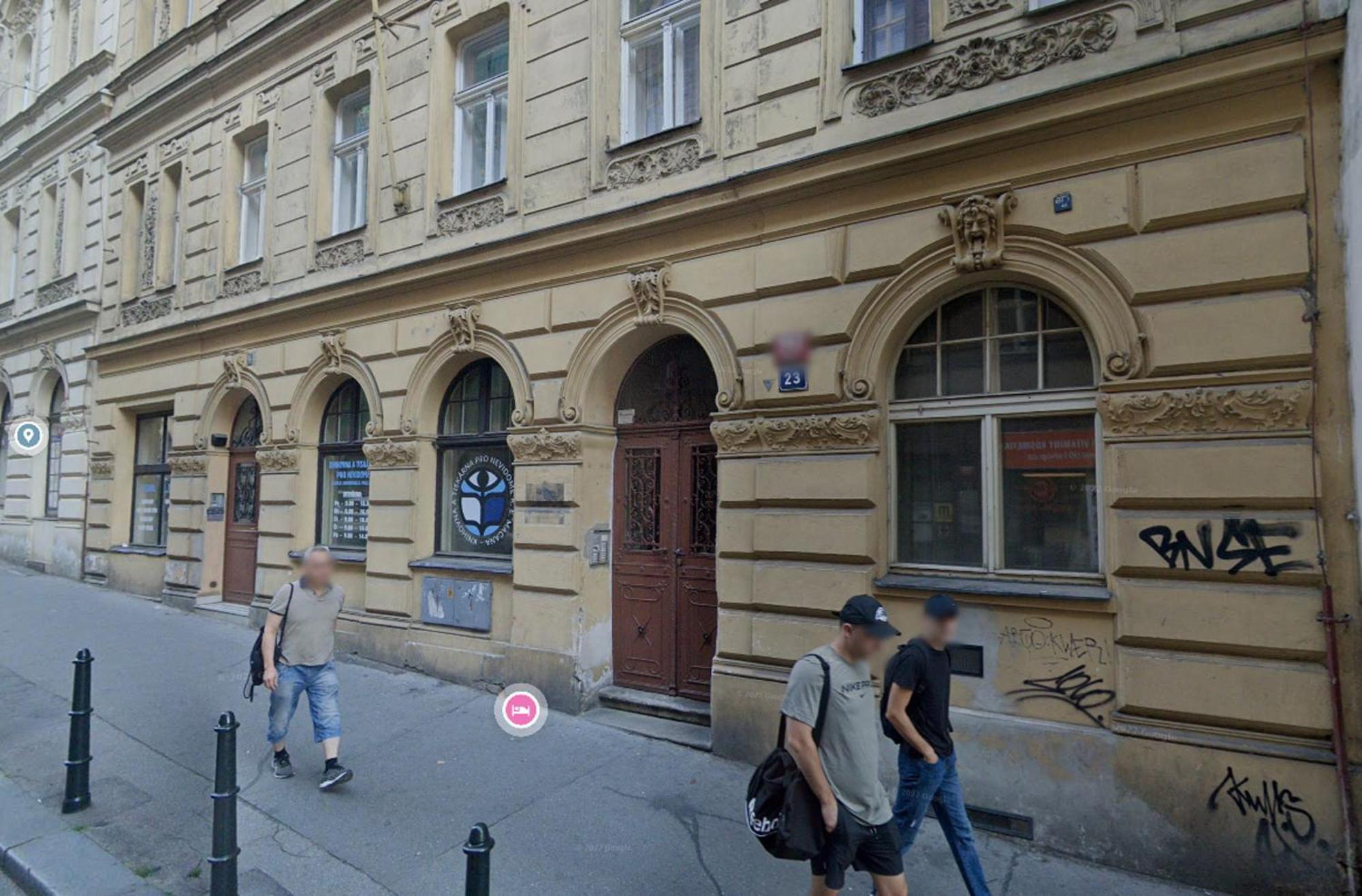 4 Bedrooms 130m2 At The Main Square Apartment Prague