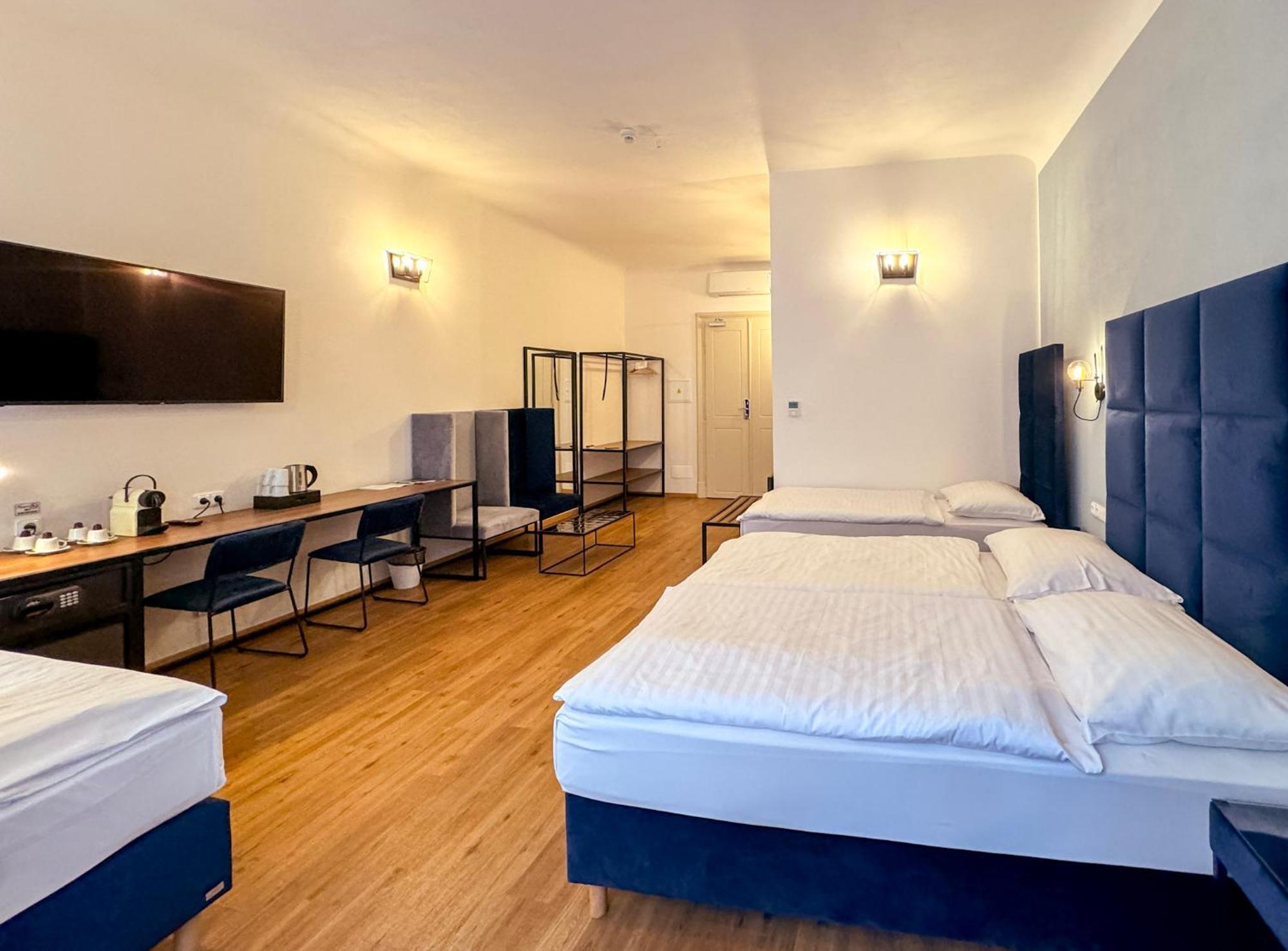 Hotel Garden Court 4*