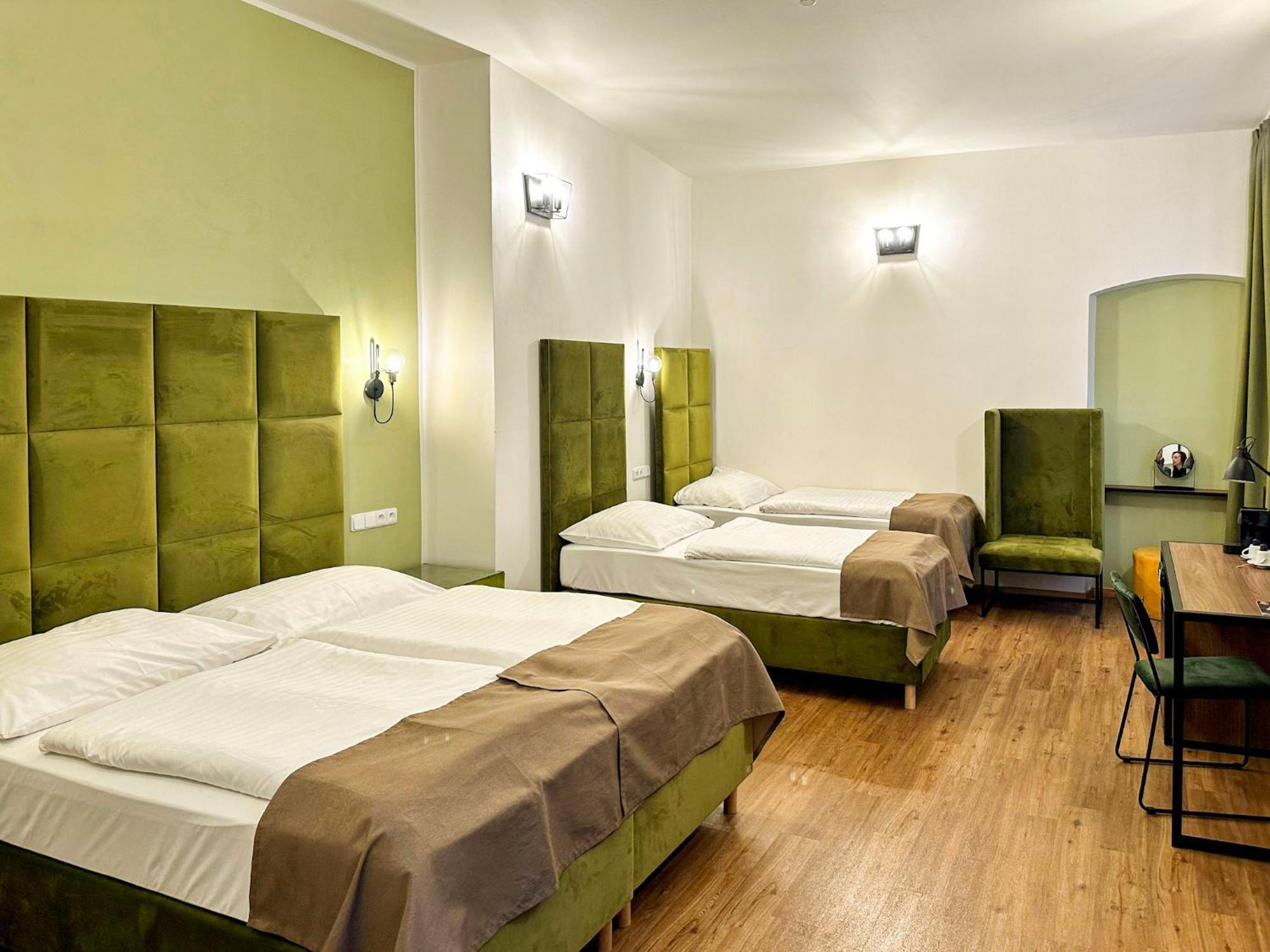 Garden Court Hotel 4*