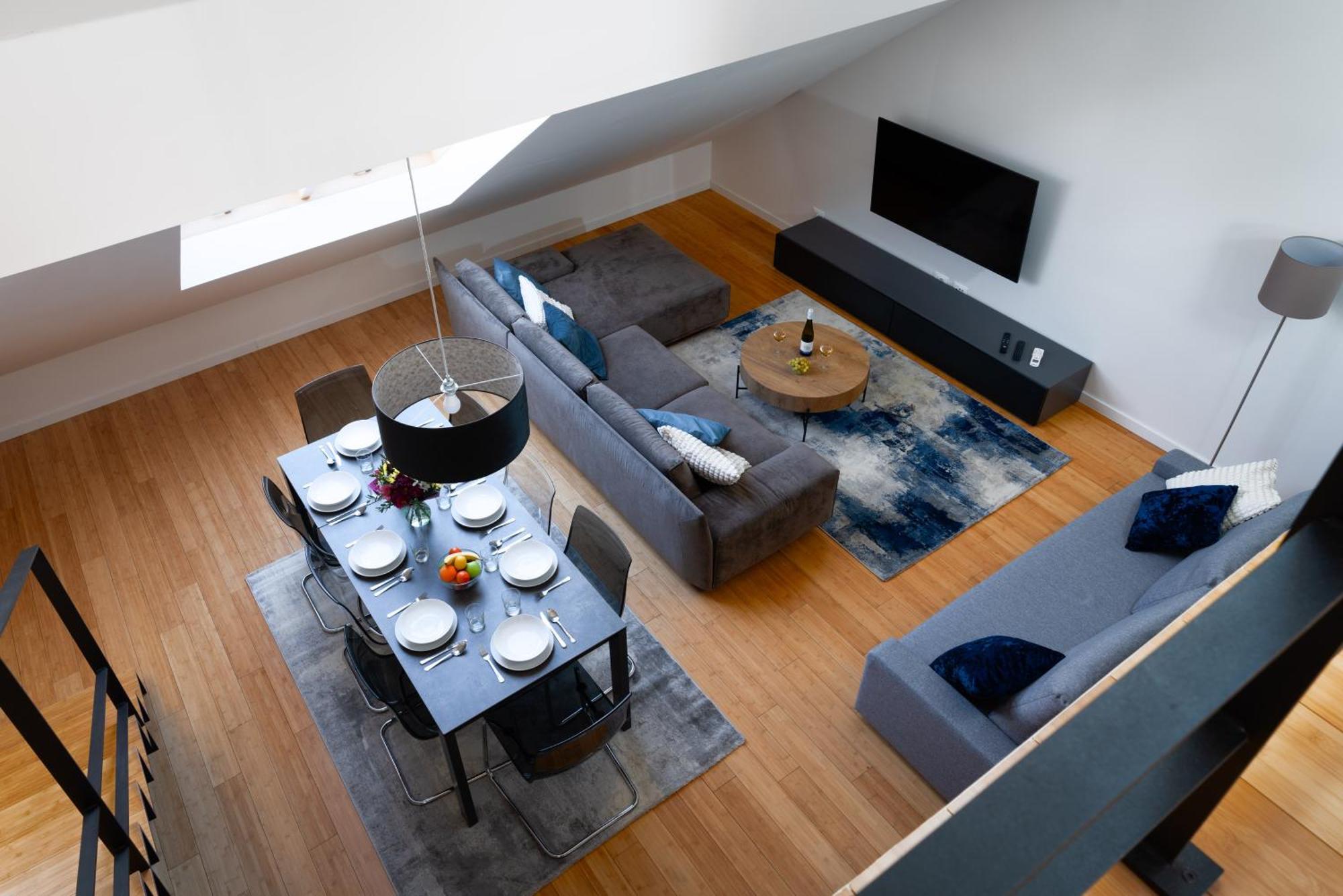 Spacious Near The River * Praga