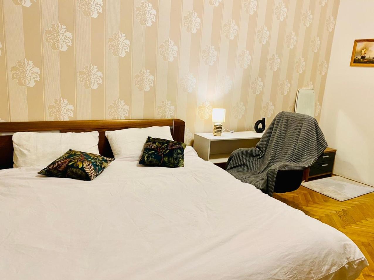 In Centre Apartment *