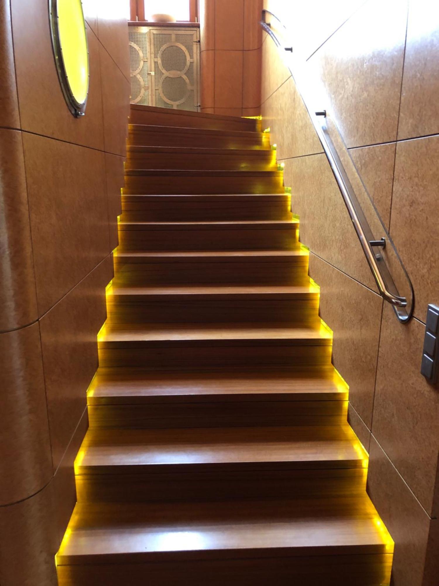 Huge Luxury Villa, 6 Beds And Baths, Terraces, Double Garage Prague