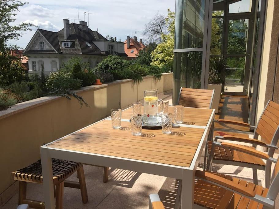 Villa Huge Luxury Villa, 6 Beds And Baths, Terraces, Double Garage