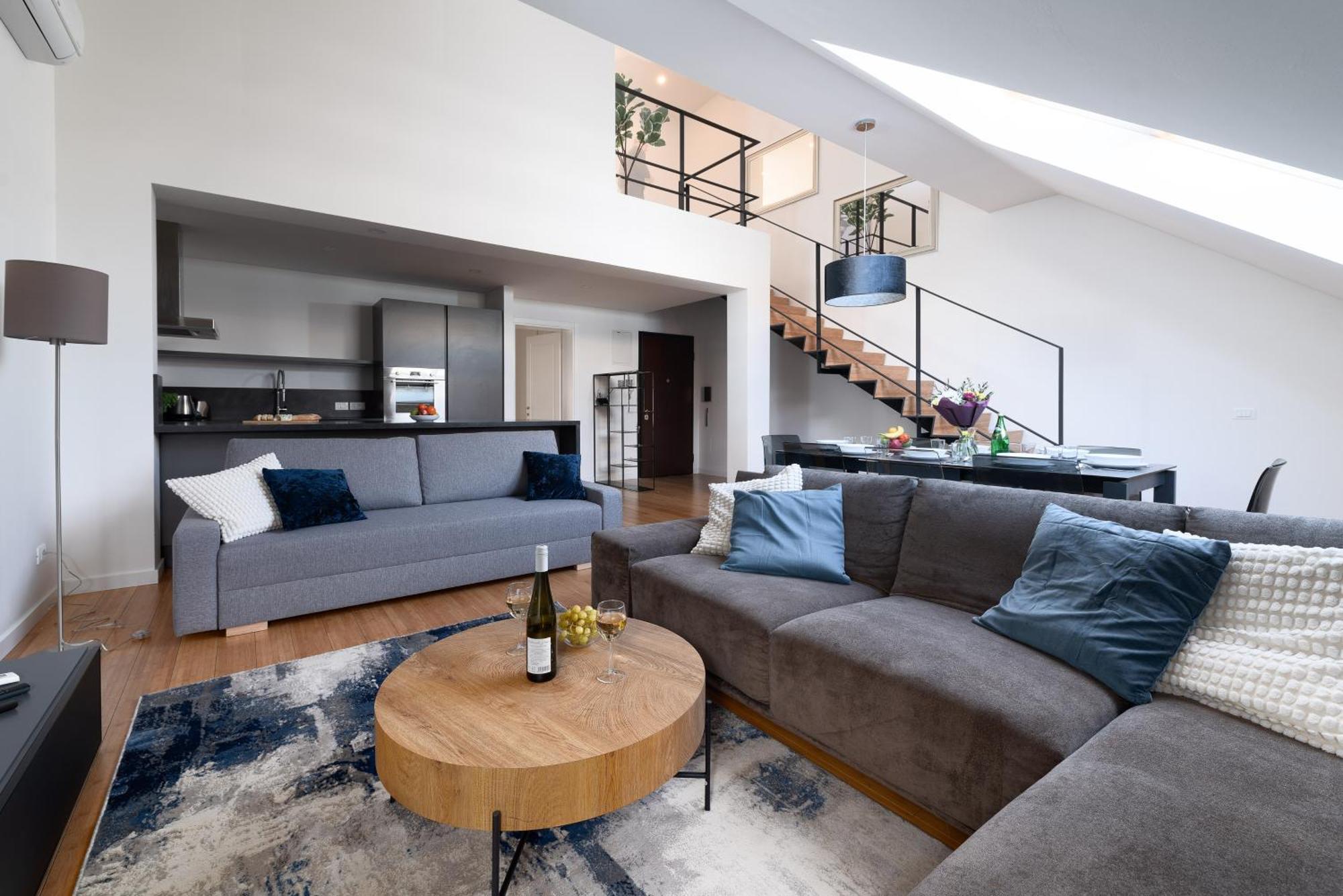 Spacious Near The River Praga