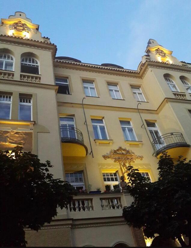 Janlouis Apartment