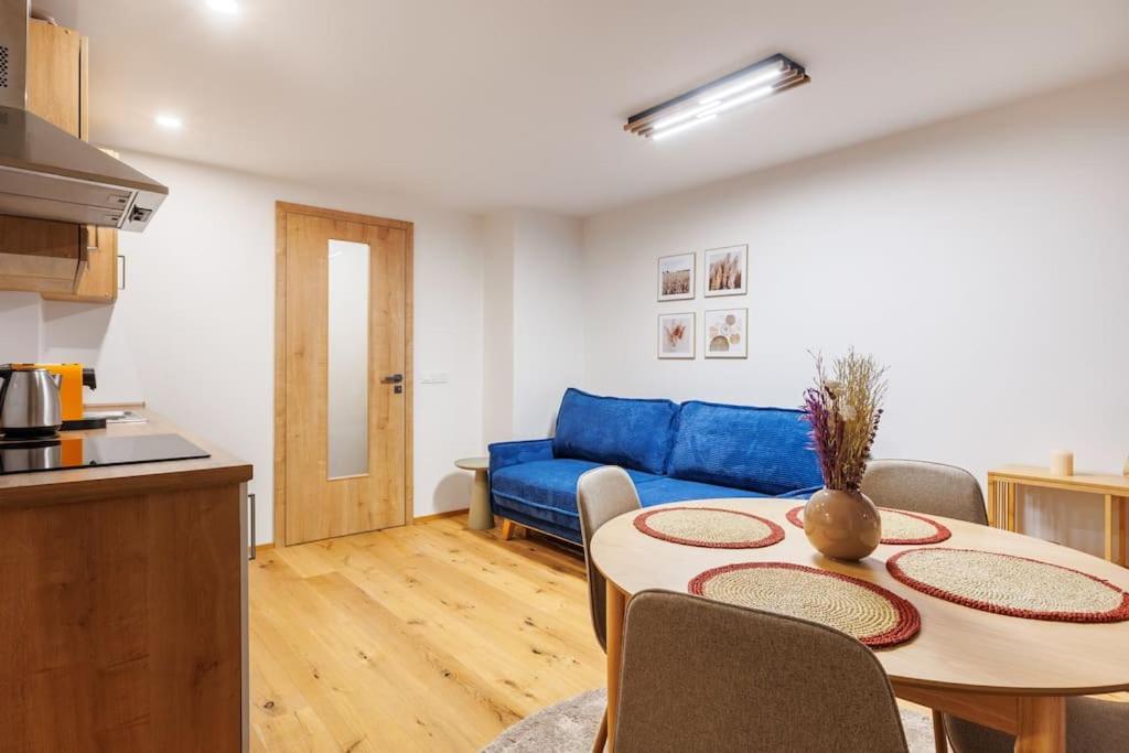 2 With Terrace And Free Parking Near Metro Prague