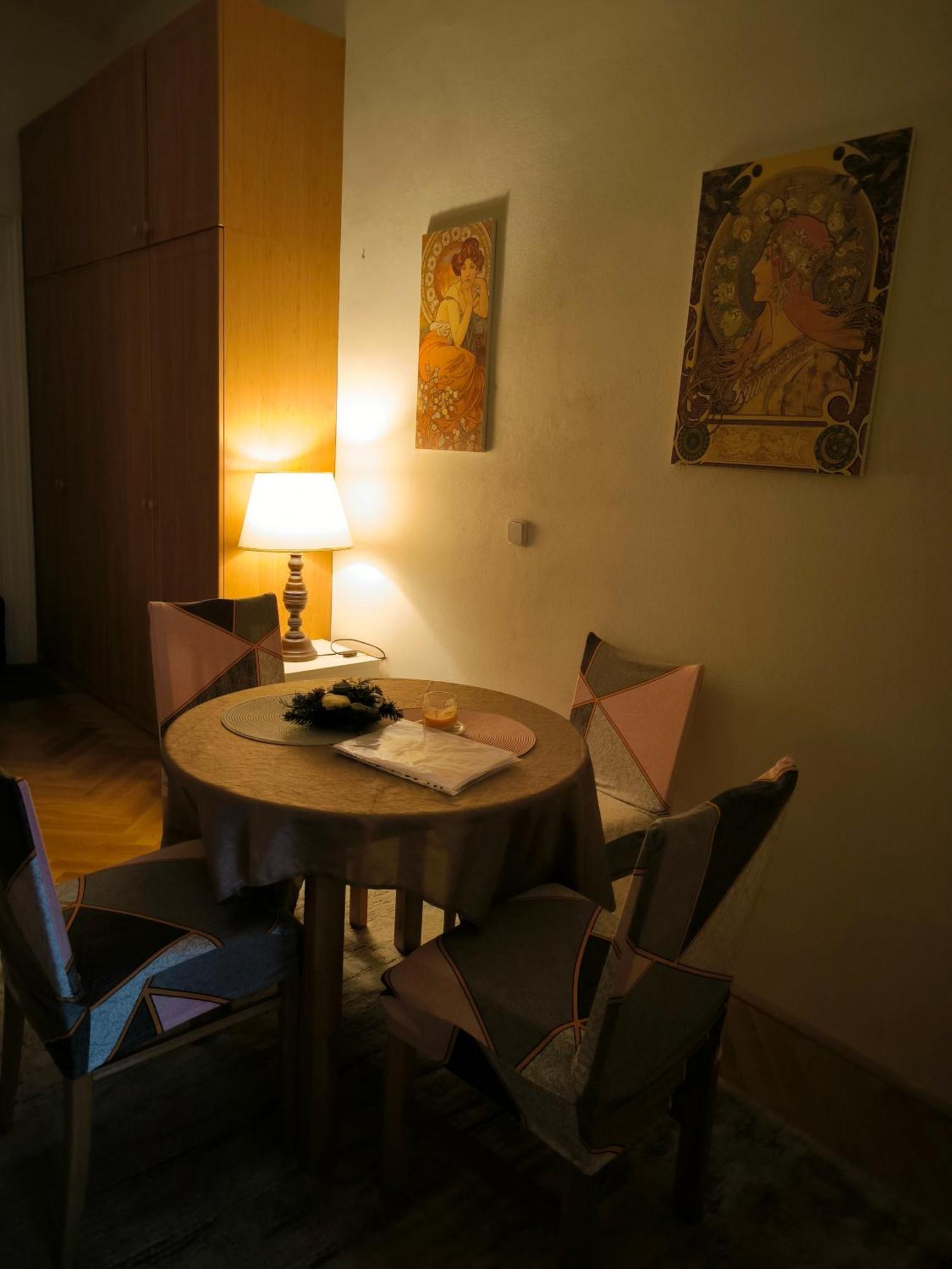 Valentinka Minutes Away From Charles Bridge Apartment