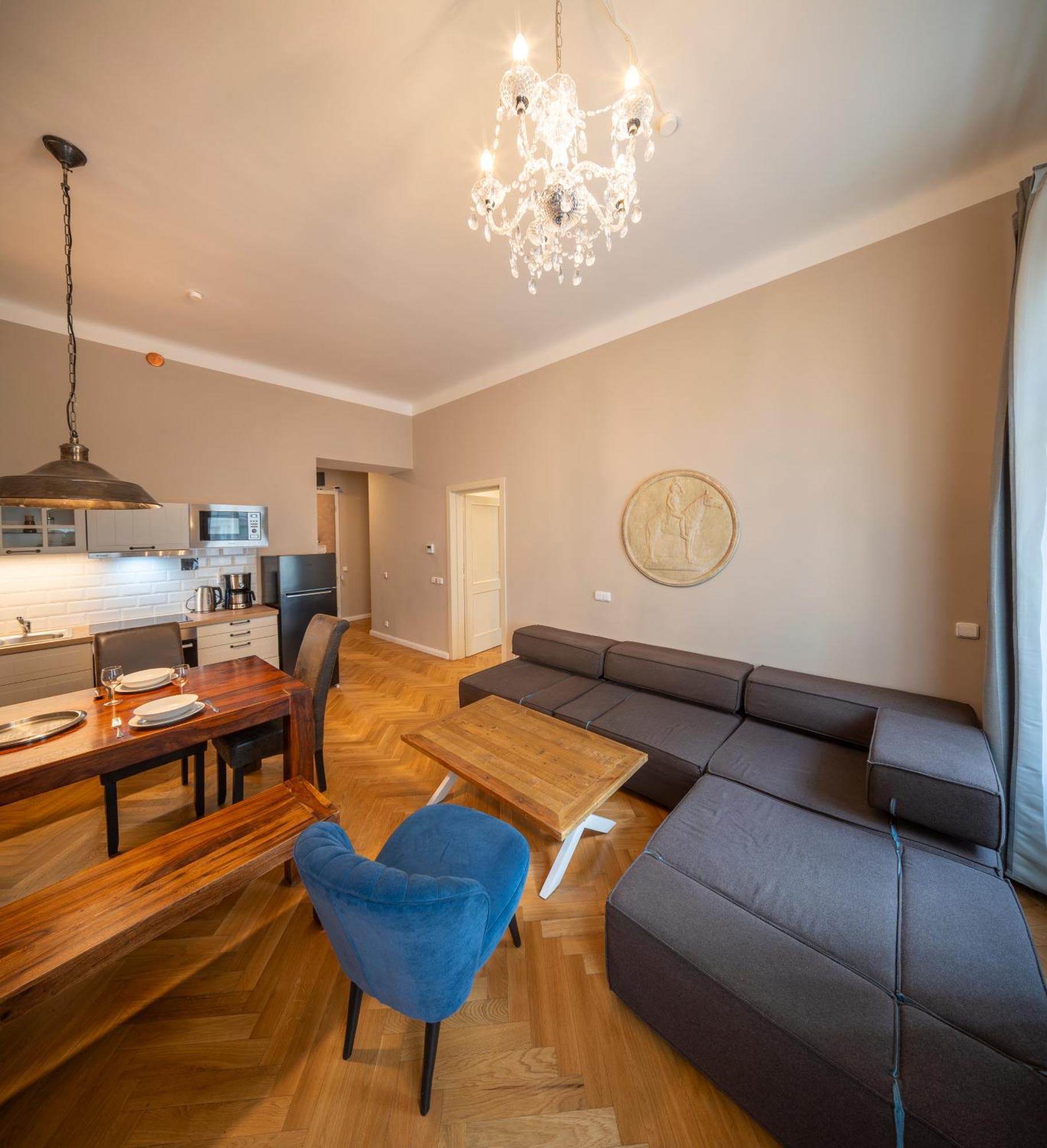 Aparthotel Zborovska